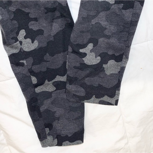 CABI CAMO Leggings pants iPhone side pocket women’s size small S - Picture 11 of 12